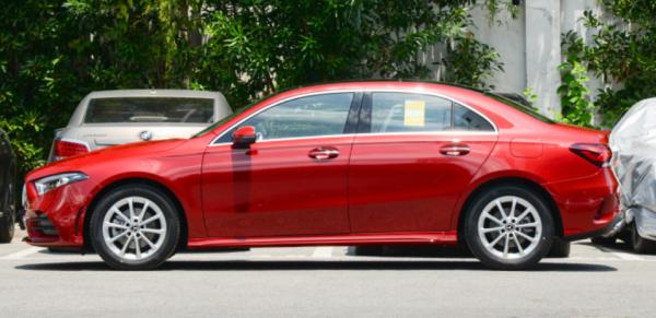 Mercedes-Benz A 200 L voiture donggan de l'espace des sièges 3 de la porte 5 de la version 4 de berline de sport
