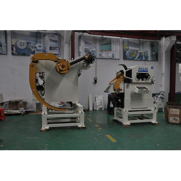 MAC3 - 400H Decoiler And Straightener Automatic Feeding Cutting Machine