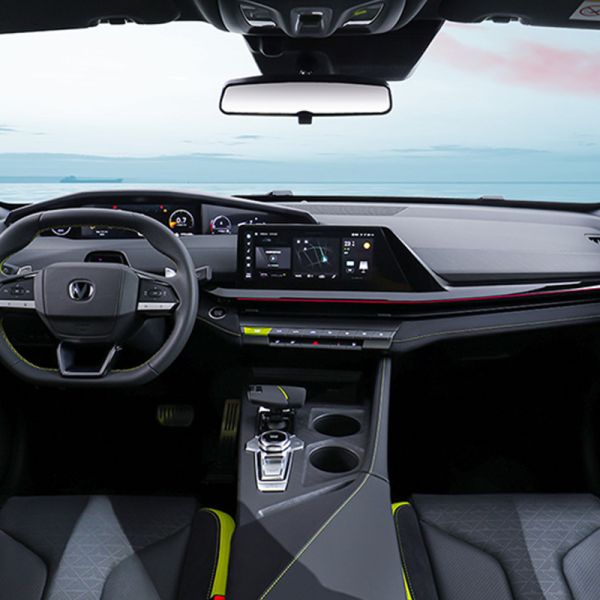 Changan UNI-V 1.5T 188HP L4 ABS voiture à essence 4680*1838*1430mm