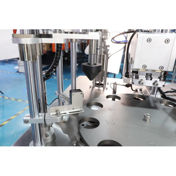 Машина косметического руководства трубок пластмассы лосьона тела машины завалки трубки краски волос проводника волос заполняя герметизируя