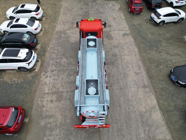 10.5 CBM Three Axle Sulfuric Acid Tanker Dongfeng Corrosive Tank Truck Total Weight 25500kg