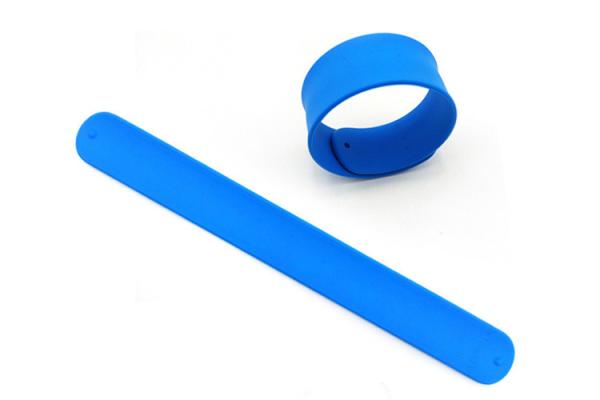 Blue Appearance Custom Silicone Slap Bands Debossed / Embossed Logos In Fundraiser