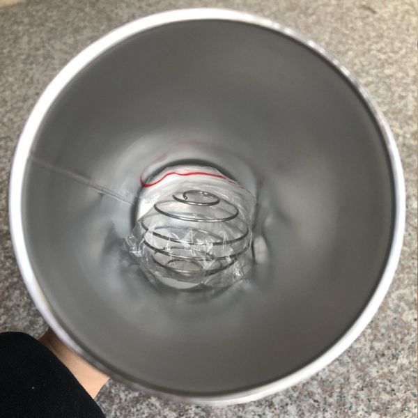 Bouteille de mélangeur de protéines à double paroi sous vide isolée en acier inoxydable Bouteille de mélangeur de protéines petite 25 oz 739 ml sans BPA