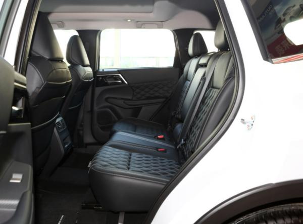 A Dois-roda modelo do Outlander 2023 1.5t Cvt conduz o carro compacto dos assentos da versão 7 de Zunyao