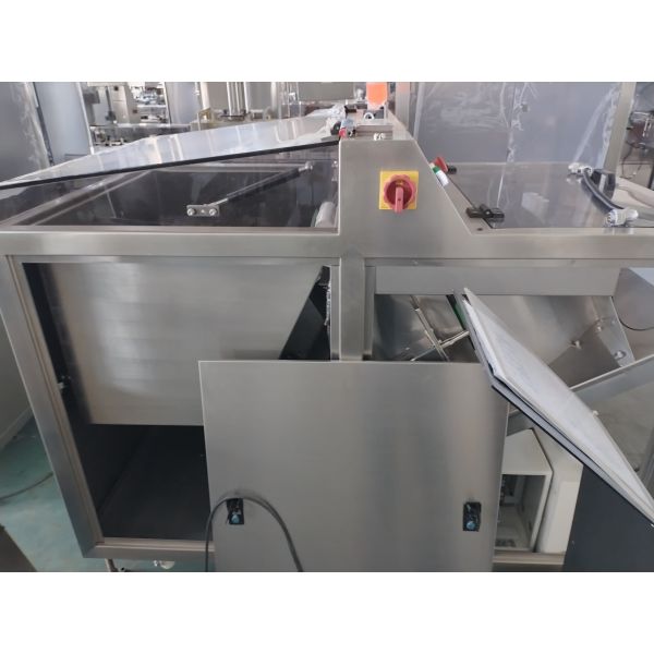 BPL-200 Automatic Bottle Unscrambler with 200 bottles/min Capacity, SUS304 Stainless Steel, and PLC Touch Screen Control