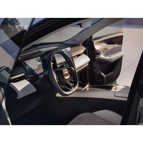 2023 Lynk Co 08 Plug-in Hybrid Long Range PRO SUV 120KM Pure Electric Range within Market