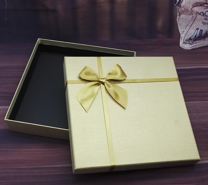 Matt Lamination Butterfly Ribbon Closure Rigid Cardboard Gift Boxes