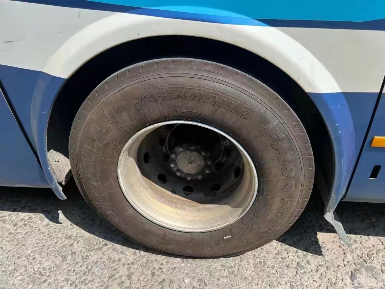 Используемый пригородный автобус Yutong ZK6110 использовал двери автобуса 2 двигателя зада автобуса 49-51seater церков