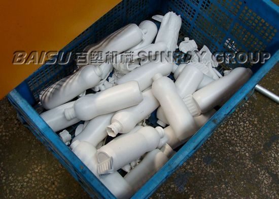 750ml Plastic Sport Bottle Automatic Blow Molding Machine 16.5 KW Energy Consumption SRB50-2