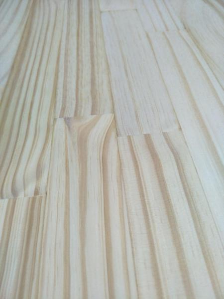 2440*1220mm Conteúdo de humidade 8%-12% Madeira sólida Material decorativo Painel de pinho para o seu