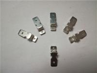 Os dados progressivos da imprensa de perfurador do conector de Pin do poder 12v da precisão moldam o material do ferro