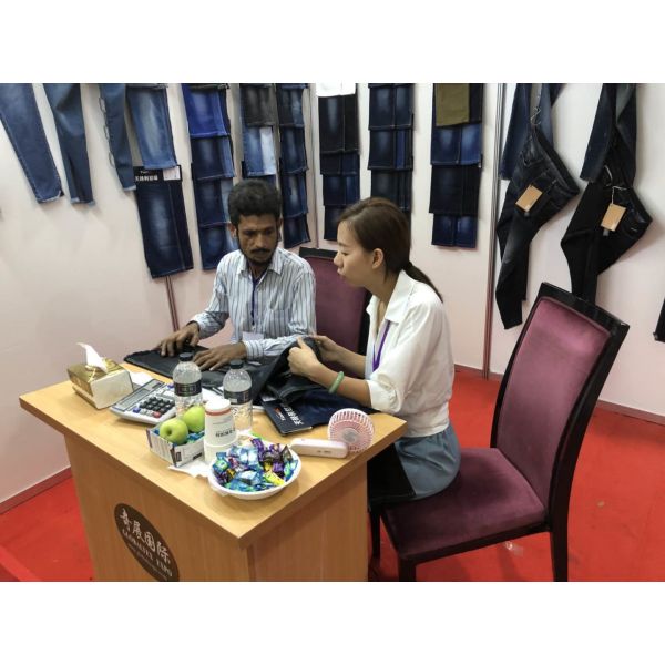 Slubby Cotton Blue Denim Fabric Blue Jean Material 9.8 Oz