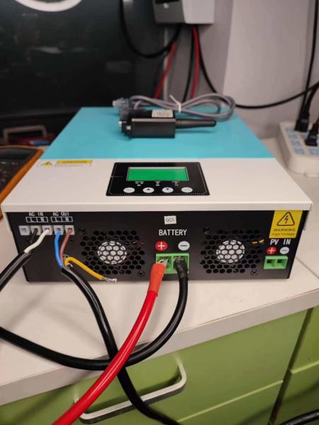 Low Frequency Hybrid Solar Inverter 24V 2.4Kw Pure Sine Wave 24 Volt Off Grid DC/AC Solar Pv Inverter