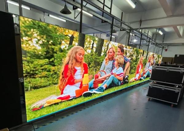 P3 Indoor Smd2121 Acero Full Color Publicidade tela LED com 3 anos de garantia