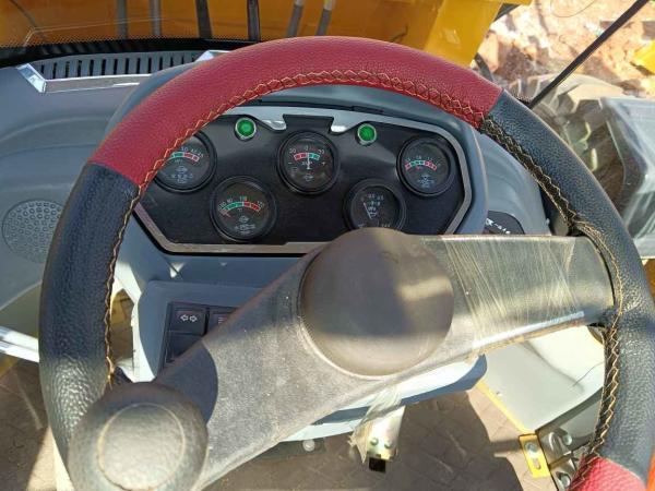 Second Hand Loader Powershift Model 956 262 Hp with 1.9 M Bucket Height 38.1 Km/h Speed