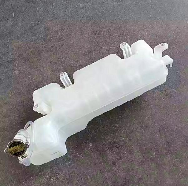 Shacman Truck Spare Parts Expansion Tank SZ945000713 for Delong F2000/F3000/X3000 Heavy Truck