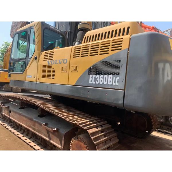 Excavadora Volvo 360B robusta y usada para trabajos de construcción
