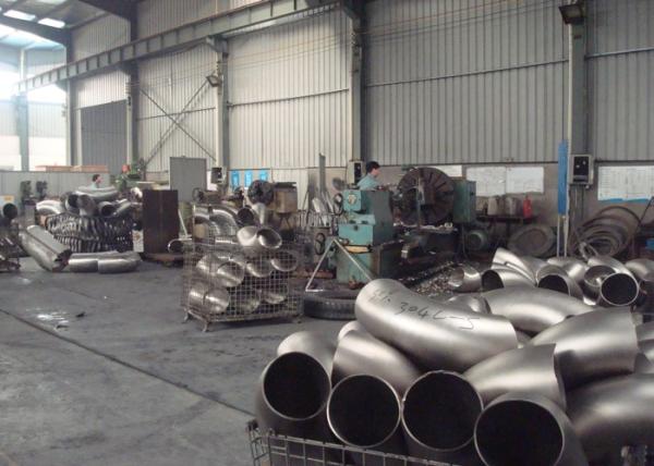 Carbon Steel / Stainless Steel Butt Weld Fittings Steel Pipe Tee with ISO9001 Approvals