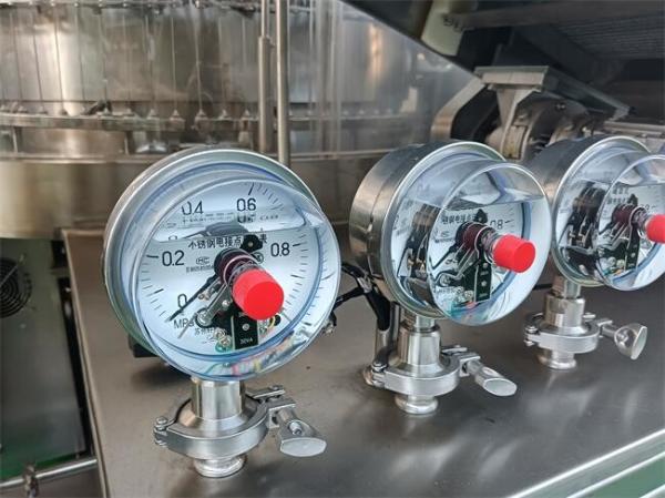 Consumo e pressão de ar comprimido limpo 0,3-0,6Mpa/35-80cbm/h Linha de enchimento de ampola