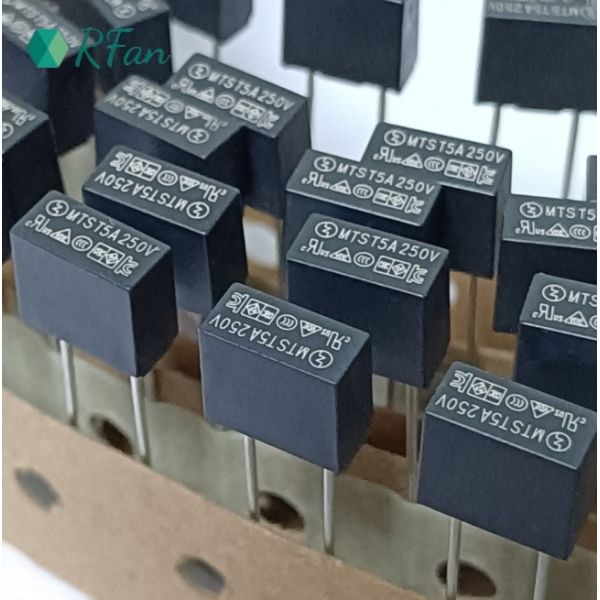 MTS1500A Décalage horaire Plomb radial Micro fusible carré plastique scellé 250V