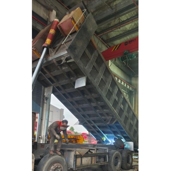 6 цилиндров Sinotruck Howo 6X4 Tipper Dumper Tipping Truck с грузовым баком 5,3-6,2 М