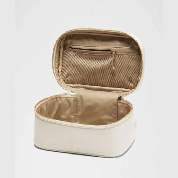 Portable Vegan Leather Cosmetic Cases With Top Handle Double Zipper Custom Logo