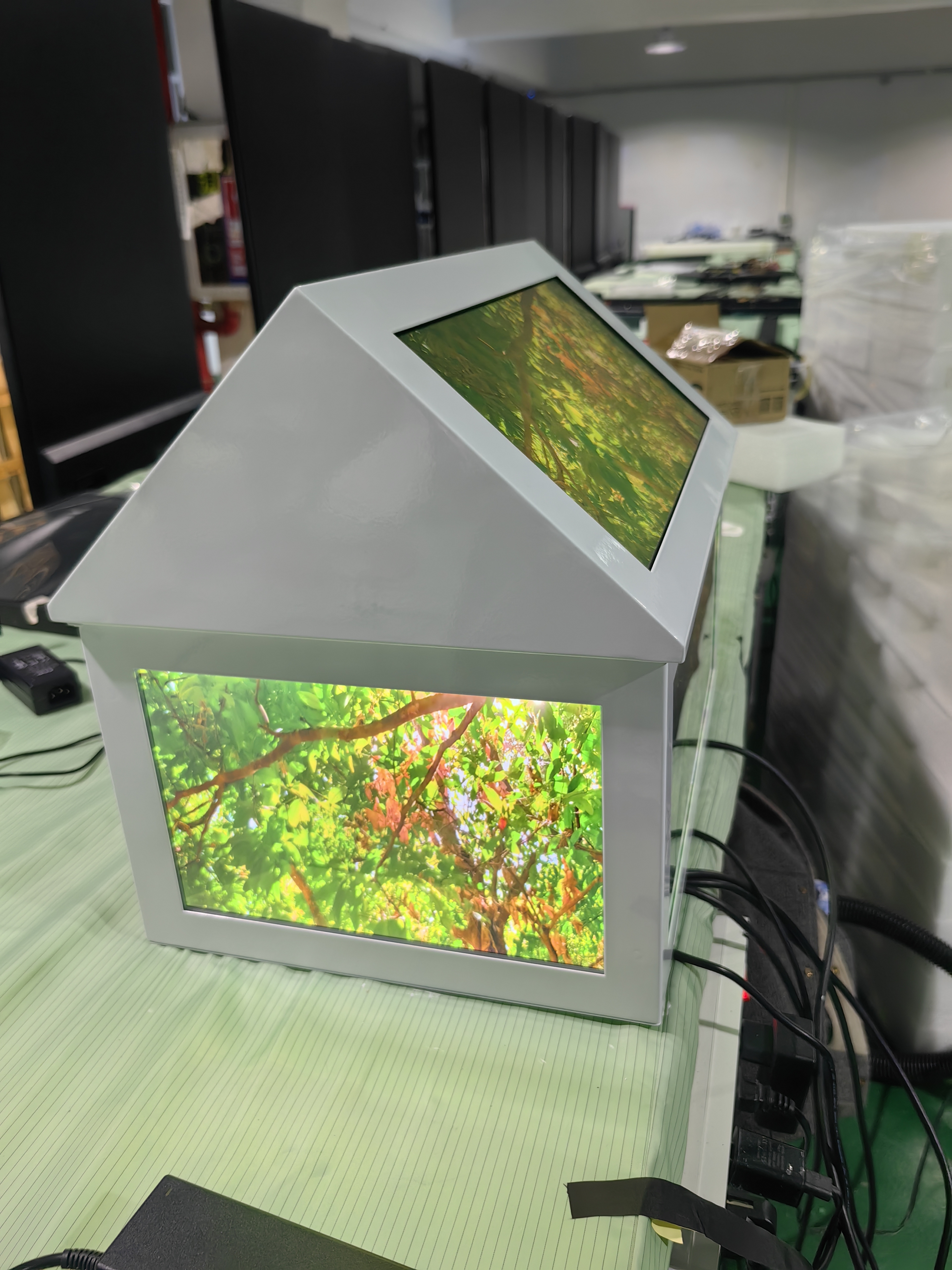Indoor Advertising Six Sided LCD Display With HDMI Showing Different Contents For Brand Shop