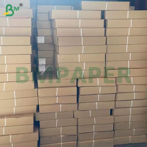 80 grammes de papier à surface lisse pour des dessins précis