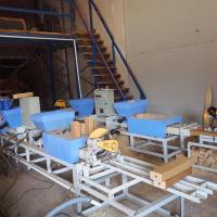 Serragem principal dobro que recicla a máquina de madeira dos pés da pálete