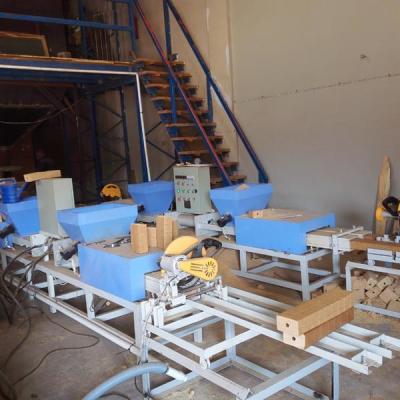 Serragem principal dobro que recicla a máquina de madeira dos pés da pálete