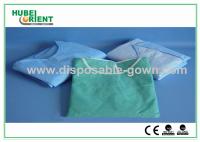 Azul claro respirável descartável uso de proteção de roupas de isolamento com pulso de tricô