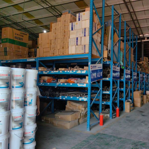 HOWO RIGHT WIND SHIELD CONNECT PLAT WG1664110058   HXAZ1664110058