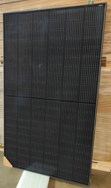 Mono PERC Half Cell Solar Panel Batteries For Camping 340W 335W 340W