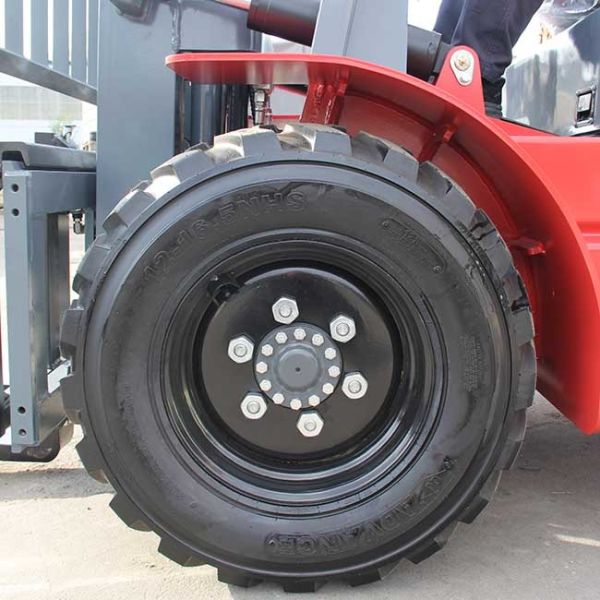 4 Ton Off Road Forklift Truck Diesel Power Automatic Transmission Triplex Container Mast