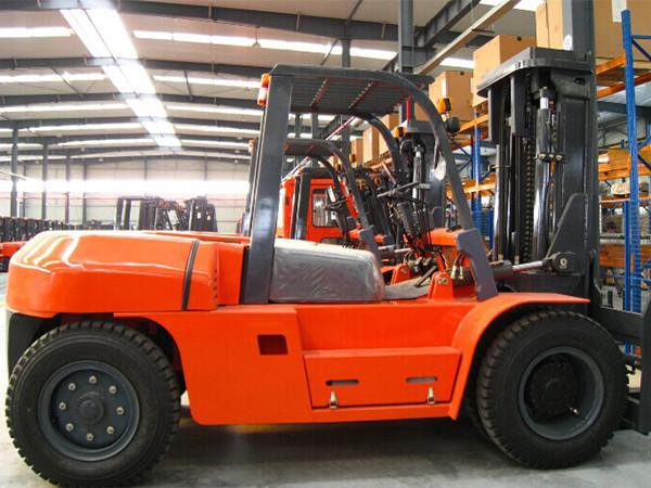 Diesel Powered Heavy Duty Forklift , Load Capacity 6 Ton Forklift 3m - 6m Lift Height