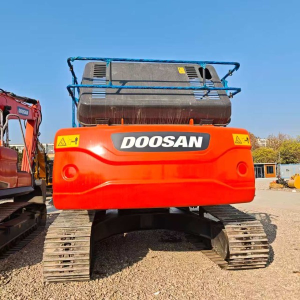 136KW Used Earth Moving Equipment Hydraulic Doosan DX300LCA Excavator