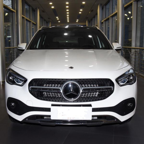 Mercedes-Benz 2023 GLA 200 Version Compact SUV FWD
