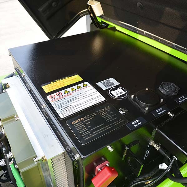 Mast 4.5m Forklift Truck Solid Tires Four Wheels 3.5T Lithium Battery Forklift