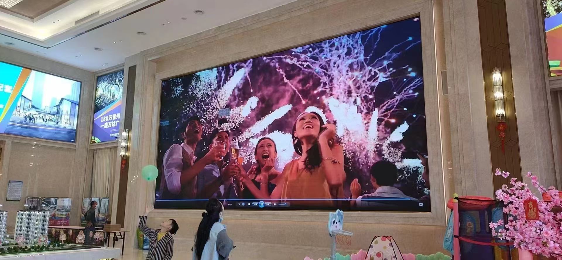 8K Ultra HD Live Broadcast COB LED Display Conference Room Fine Pitch LED Screen