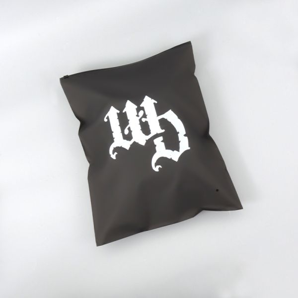 Zhihe Custom Color Matte Custom Print Logo High Quality PE Waterproof Recyclable T-Shirt Shopping Bag Zipper Top for Socks