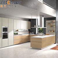 Armoire de cuisine personnalisée moderne en forme de U Porte en placage blanc avec comptoir en pierre de quartz