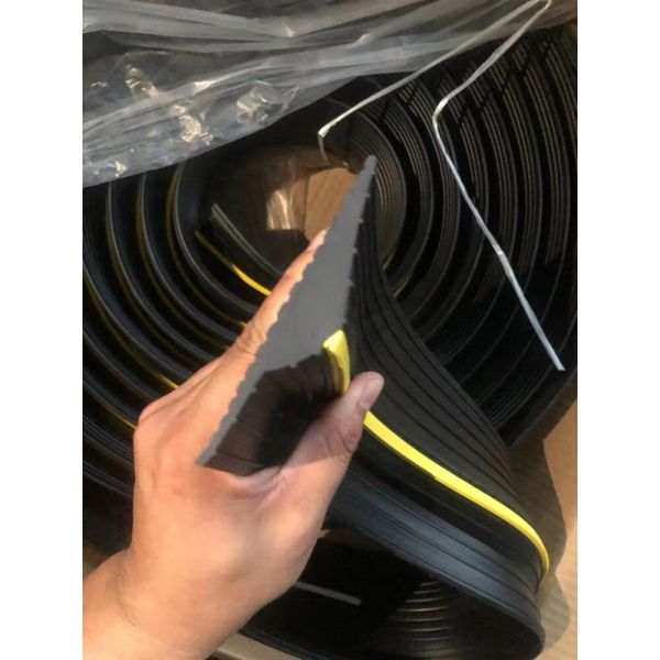 Tela de sellado de la parte inferior de la puerta de garaje Telas de sellado de goma resistentes al agua para EPDM flexible