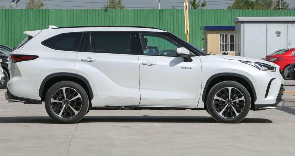 Veículo híbrido Toyota com tração nas quatro rodas 2023 TOYOTA CROWN KLUGER 2.5L