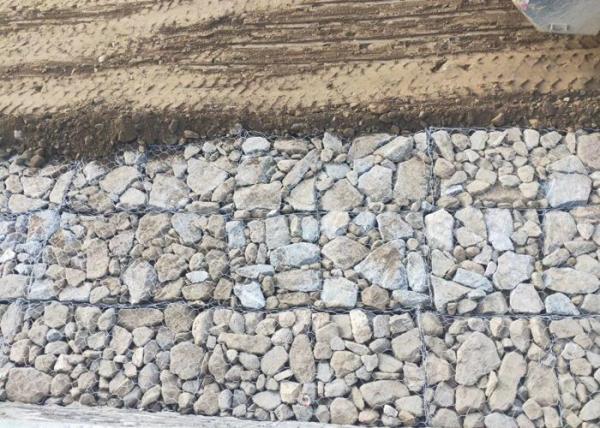 Rocks Filled River Control Galvanized Gabion Mesh