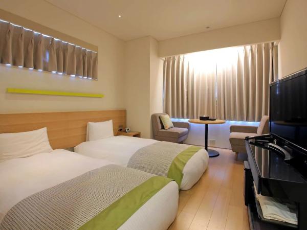 Micronesia small hotel inner design of furniture by wood bed with TV cabinet and loveseat sofa chaise