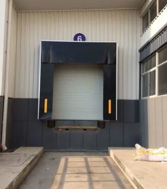 Adjustable Loading Dock Shelters Wear Resisting Fireproof Anti Pulling