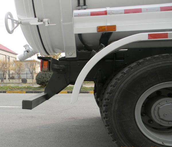 SINOTRUK HOWO  Vacuum Sewage Suction Truck 15CBM LHD 6X4 Euro2 290HP