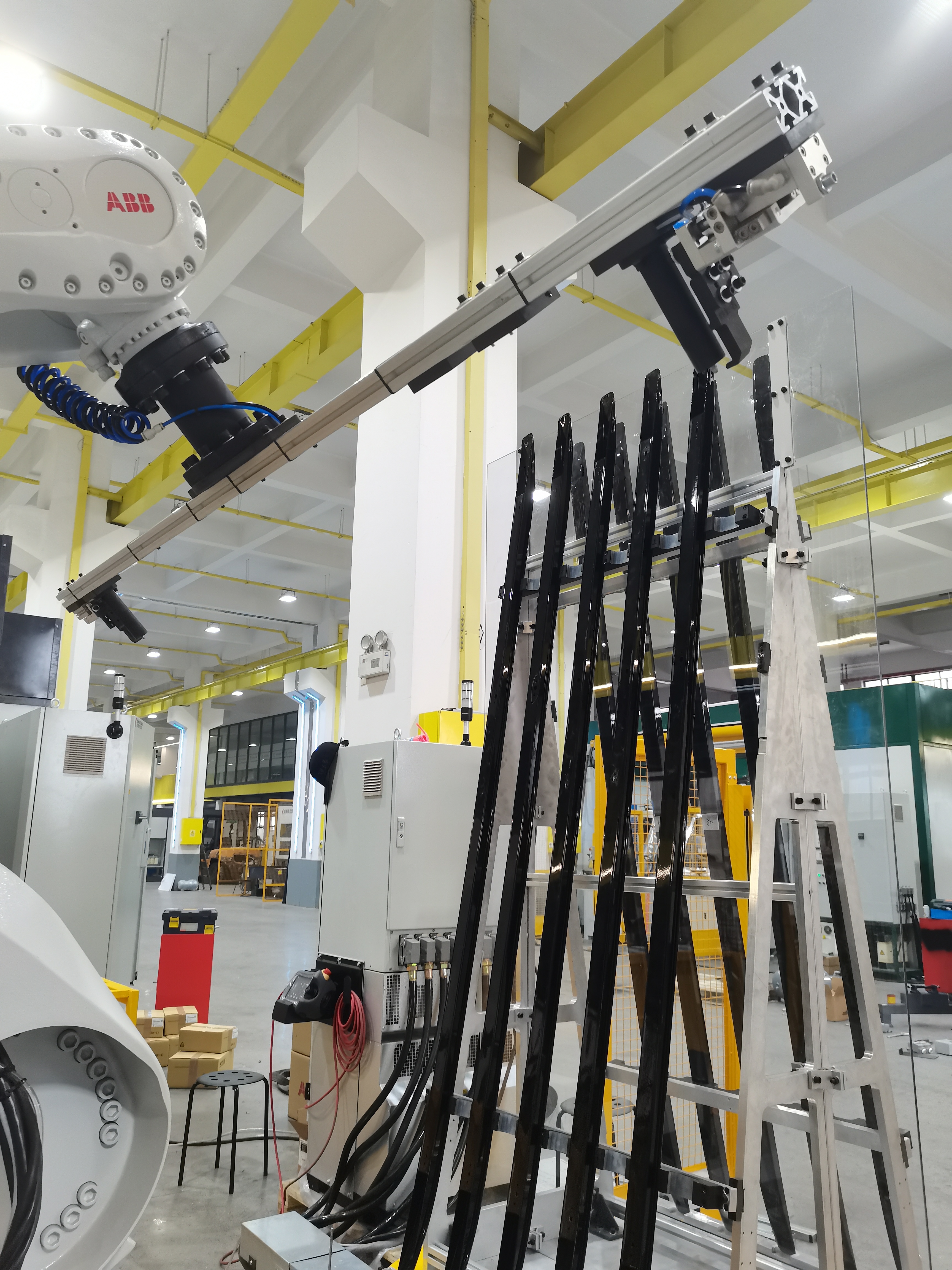 Force Controlled Robotic Deburring Machine For Automotive Exterior Trim Strips