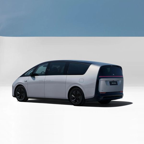 Li Lixiang MEGA Car MPV Long Range 4WD Pure Electric Vehicle Auto Big Family Car