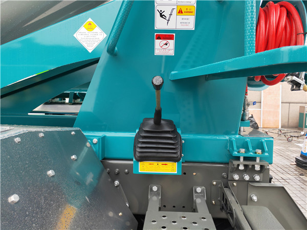 ZZ5317GJBN3261W 8X4 12 CBM Concrete Mixer Truck With 400L Aluminum Alloy Fuel Tank